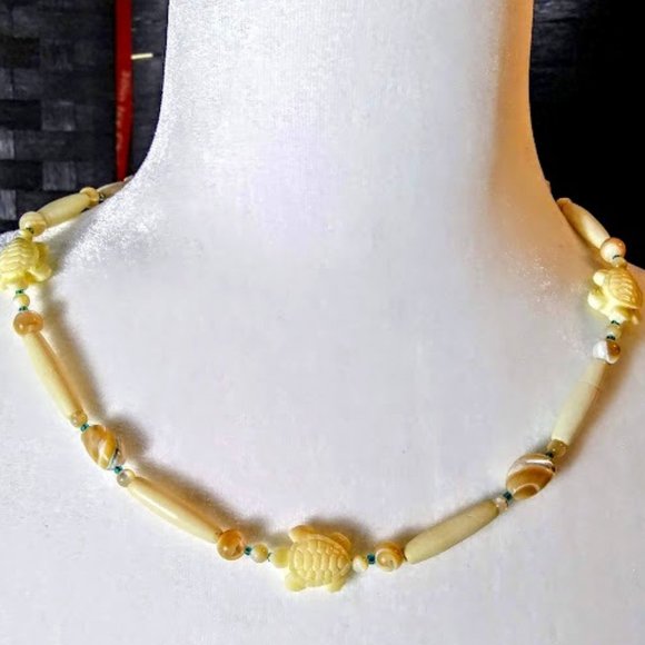 NEW*MOTHER OF PEARL*BONE*NECKLACE/CHOKER*NATIVE/TRIBAL/SOUTHWEST*HAND CRAFTED - Picture 1 of 9